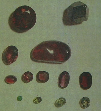 : granat.jpg
: 737

: 38.6 